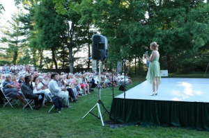 Diane addressing the crowd at Pocantico. Image Credits: Wenting Sun