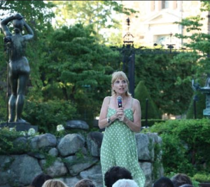 Diane addressing the crowd at Pocantico. Image Credits: Wenting Sun